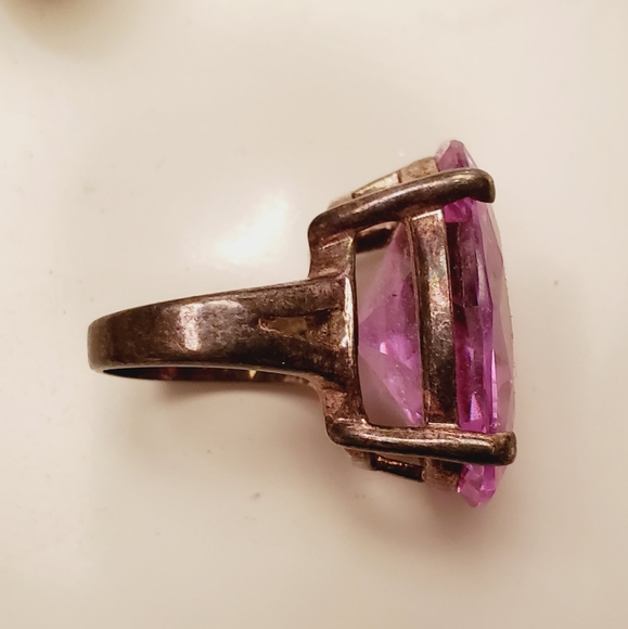 Victoria Secret Cocktail Ring, Purple stone - Picture 4 of 8